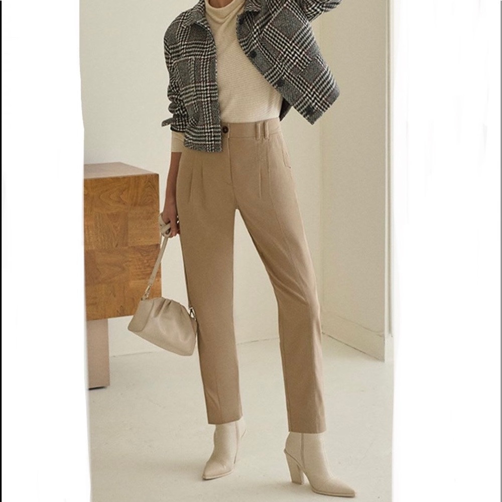 Straight-leg cream/tan coloured pants with extra button included.